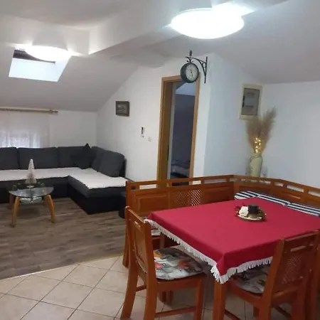 شقة Apartmaji Soncek *